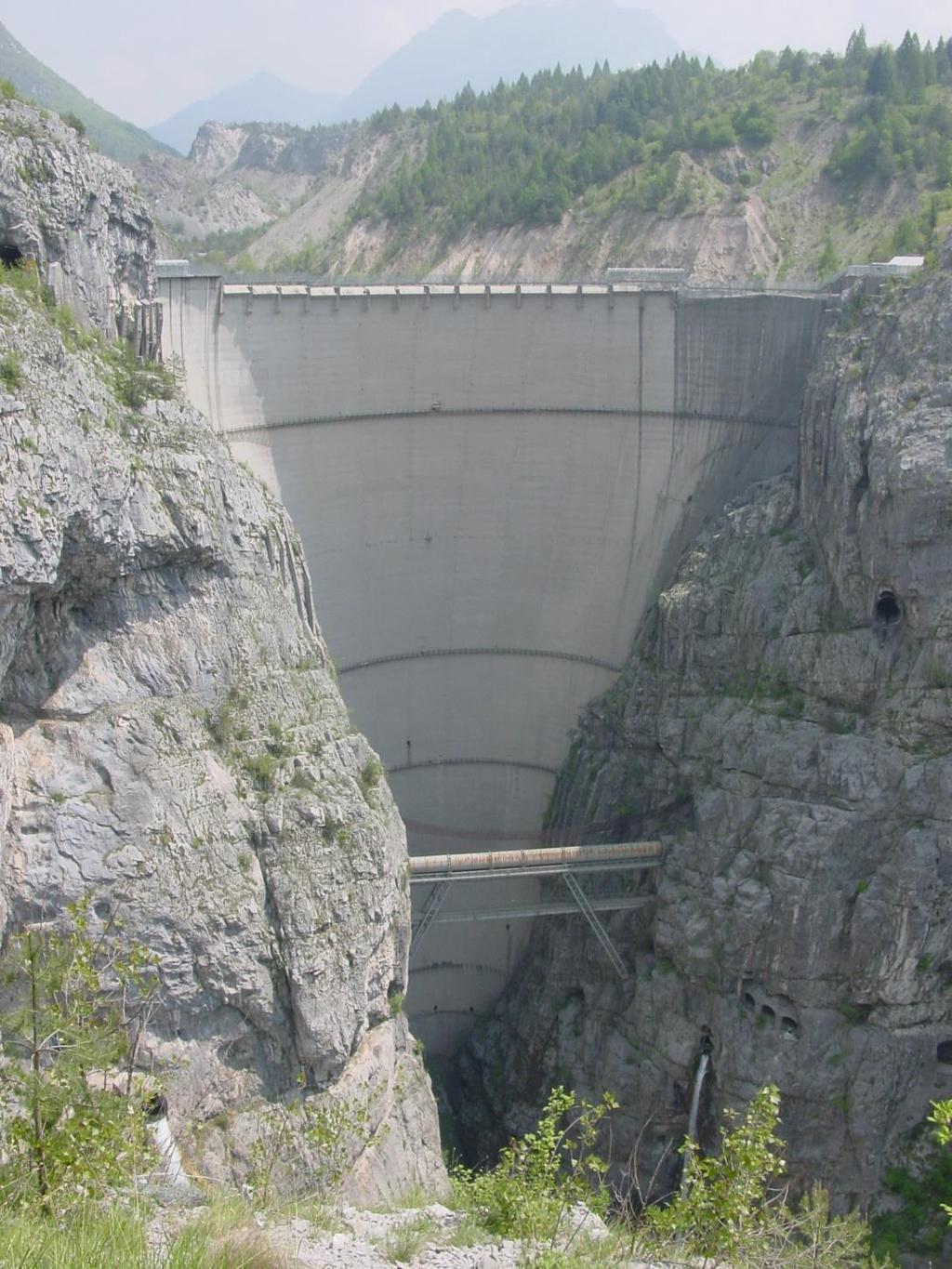 Vajont dam overtopping, Italy, 1963 262 m