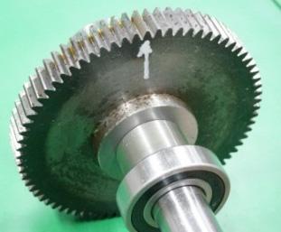 The input fault position of gears Since the gear fault vibration is a multi-component,