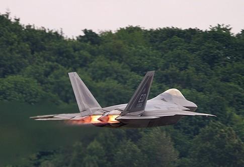 Fighter Aircraft Exhaust Jets F 22 the newest fighter aircraft in the US military