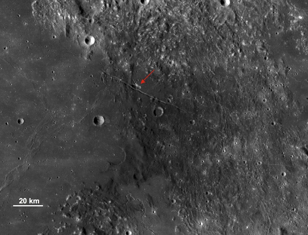 696 PART V Extraterrestrial Volcanism FIGURE 39.7 Regional view of dark mantling deposits near Rima Bode, an irregular rille and vent system (arrow).