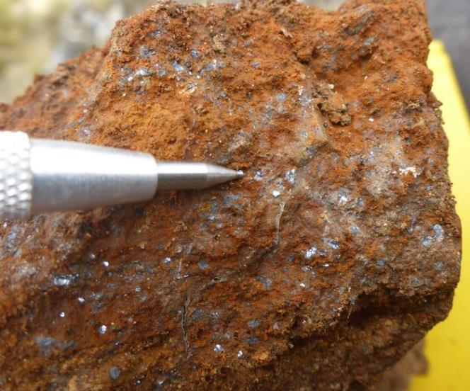 Preliminary data and early observations suggest that the nature and style of mineralisation is like that occurring at the Company s Riqueza