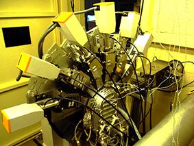 Photo 2: Photos of synchrotron X-ray diffractometers