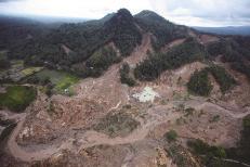 Geomorphological and geological features of the collapsing landslides induced by the 2009 Padang earthquake Maho Nakano (1), Masahiro Chigira (2), ChounSian Lim (3), Sumaryono gajam (4) (1) CTI