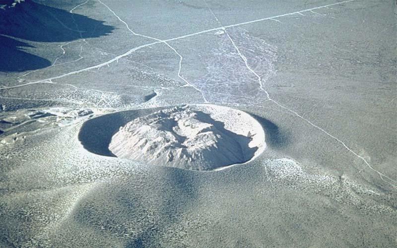 result of a phreatic explosion. This was followed by the formation of a dome, which continuously erupted coulees until its rest in 1445 A.D. (Hill, Mary, 2006). Geraghty 4 Figure 2.