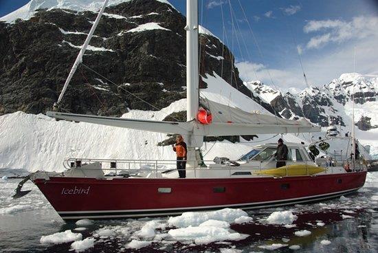 ANTARCTIC SCIENCE OUR WAY Environmentally friendly (low impact) Sail-powered support vessel
