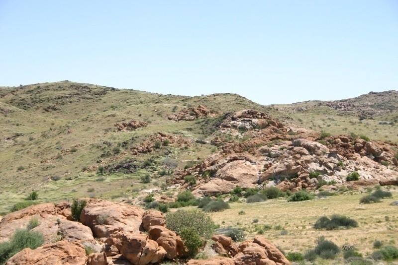 The SW termination of the granite is characterized by the sharp change of strike of the contact to more northerly trends, also marking the antiformal closure of the Kransberg syncline.