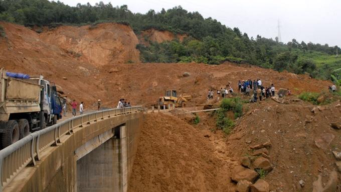 On-going project Landslide occurred at Km46+450 of national ro ad 4D in Sin Chải