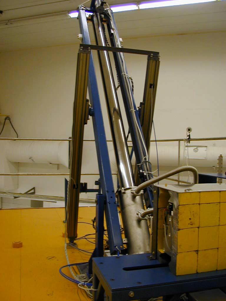 (The measurement was provided by Olof Solin at Åbo Akademi, Turku, Finland.) 3.2 Stripper The stripper mechanism with a rotating foil holder was installed in the cyclotron vacuum tank (Figs 6-7).