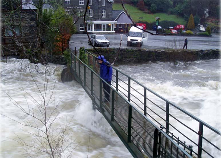 RIVER ENVIRONMENTS Flood management involves a range of solutions, some of which impact on people in different ways. 1.