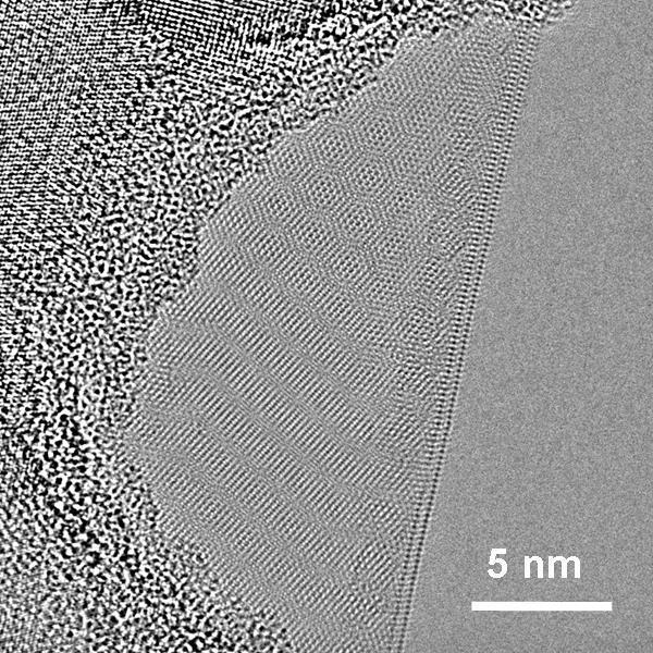 1. High resolution aberration-corrected TEM image of a high quality GNR. Fig. S1.