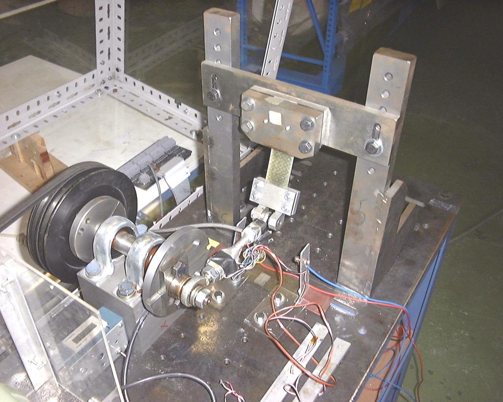 Figure 1 Experimental setup for bending fatigue experiments. The outcoming shaft of the motor has a rotational speed of 185 rpm.