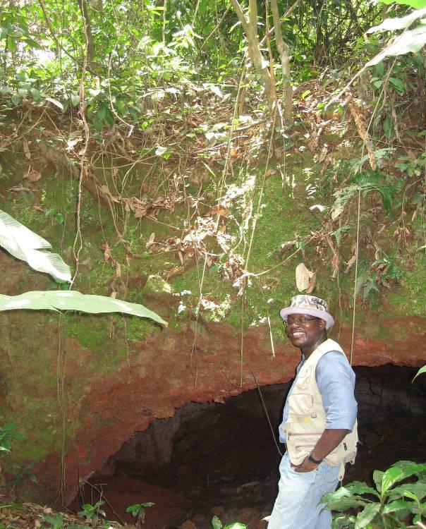 Akoko mineralisation 5km to the south and immediately north of an internal granite contact.
