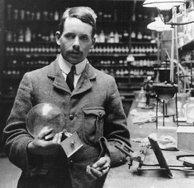 Henry Moseley Henry G. J. Moseley (1887 1915), shown here working in 1910 in the Balliol- Trinity laboratory of Oxford University, was a brilliant young experimental physicist with varied interests.