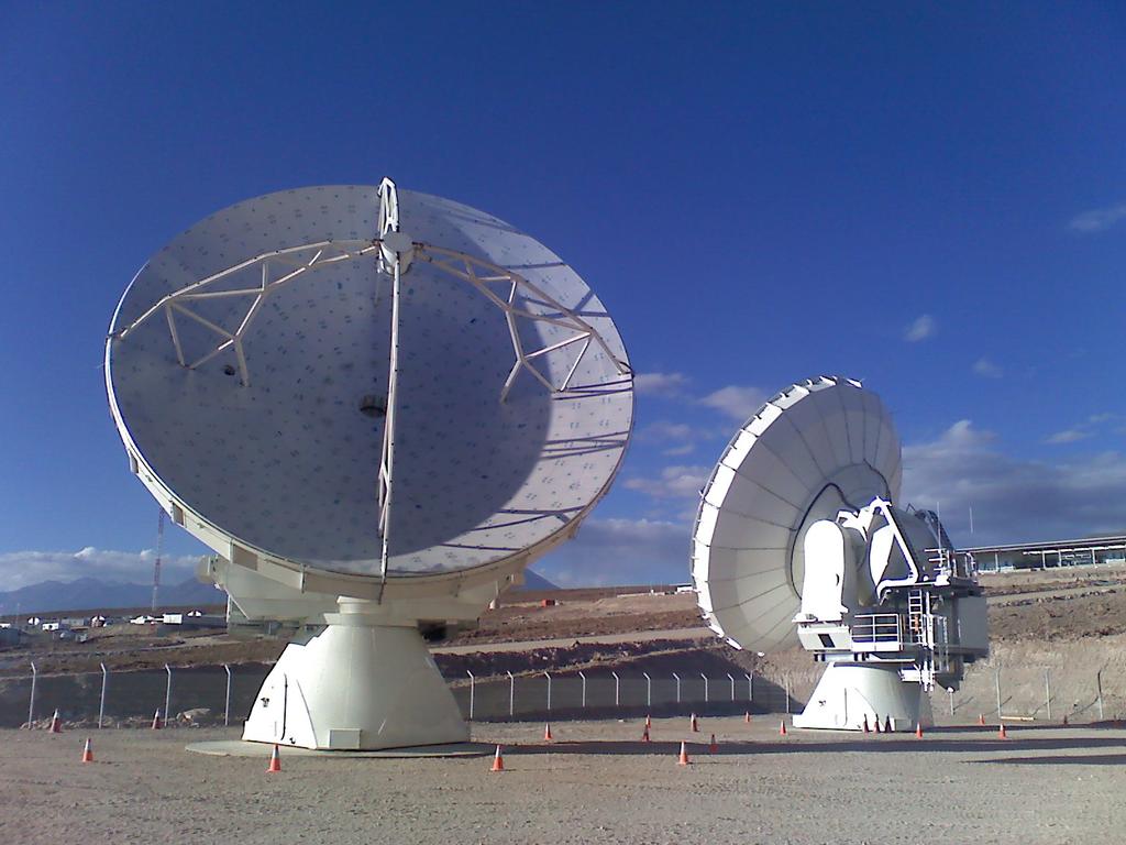 Two Vertex Antennas under test Eight