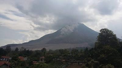 12 (d) Study Fig. 7a and 7b. Fig. 6a shows an extract of a news article of the volcanic eruption of Mount Sinabung, Indonesia in October 2014. Fig. 6b shows Mount Sinabung s eruption from a distance.