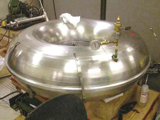 three concentric tori Design < 1 Watt heat leak to Coil Helium Pressure Vessel Lead
