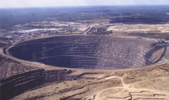 Surface Mining Techniques Open-pit Mining -- pit is dug & minerals extracted Groundwater pollution