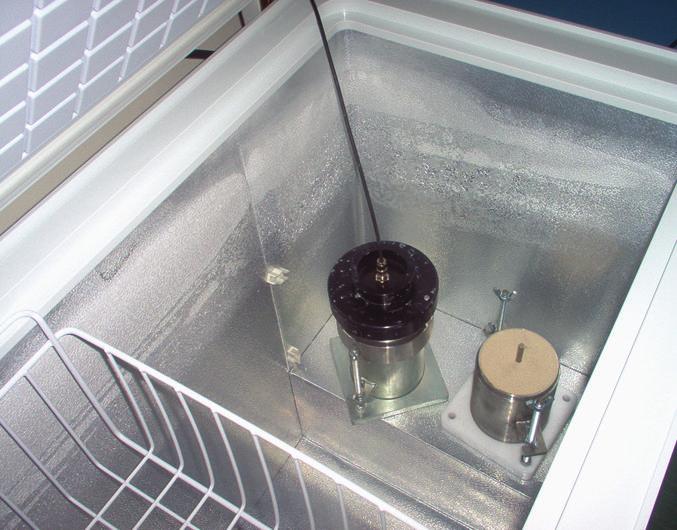 Connect to TDR unit Specimen with TDR rod installed Temperature 5 5 1 15 5 3 35 5 1 15 5 15 1 Initialization of freezing End of freezing Figure 7: Photo of specimens placed inside freezer by the