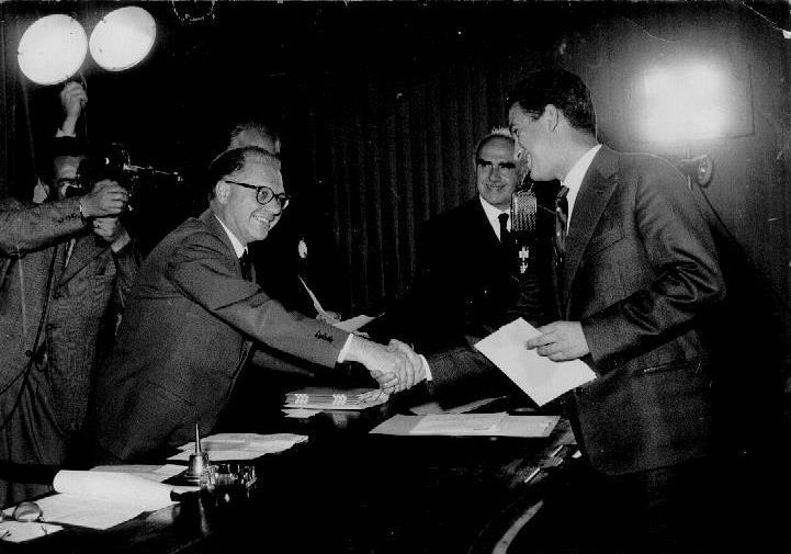 1958: Italo receives a S.I.F. prize for his thesis (S.