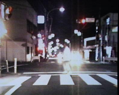 Background 研究の背景 of study The reason which the aged driver often causes pedestrian accident in night Decline of the visual ability of the aged driver Decline of the vision of