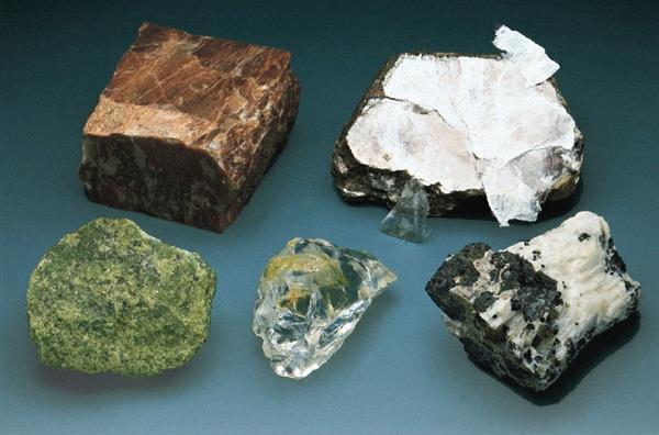MINERAL GROUPS SILICATES Minerals that contains silicon (Si) and Oxygen (O) and usually one or more other