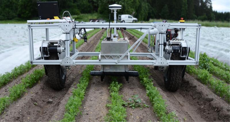 Experimental Comparison of Adaptive Controllers for Trajectory Tracking in Agricultural Rootics Jarle Dørum, Tryve Utstumo, Jan Tommy Gravdahl Department of Engineering Cyernetics Norwegian