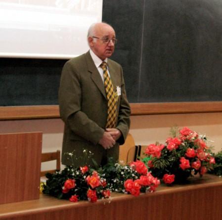 ANIVERSALIA PROFESSOR PhD TOADER CHIFU AT THE 80 TH ANNIVERSARY On February 27, 2016, we celebrated the 80 th anniversary of Professor PhD Toader CHIFU, a jubilee moment for the entire academic