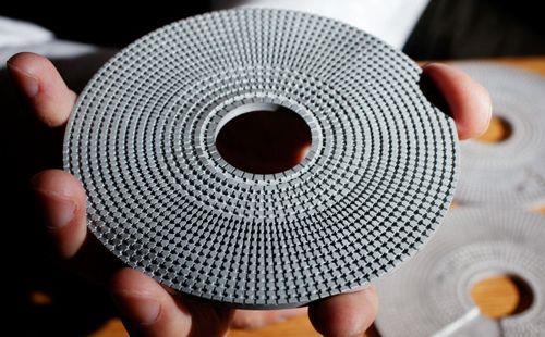 Acoustic metamaterials Man-made materials Idea: Control, direct or manipulate sound waves 5 Å