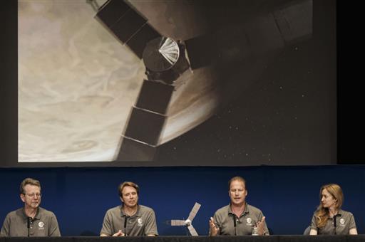 NASA's Juno spacecraft prepares for cosmic date with Jupiter (Update) 4 July 2016, by Alicia Chang Jim Green, director, Planetary Science Division, NASA, left, talks during a media briefing joined by