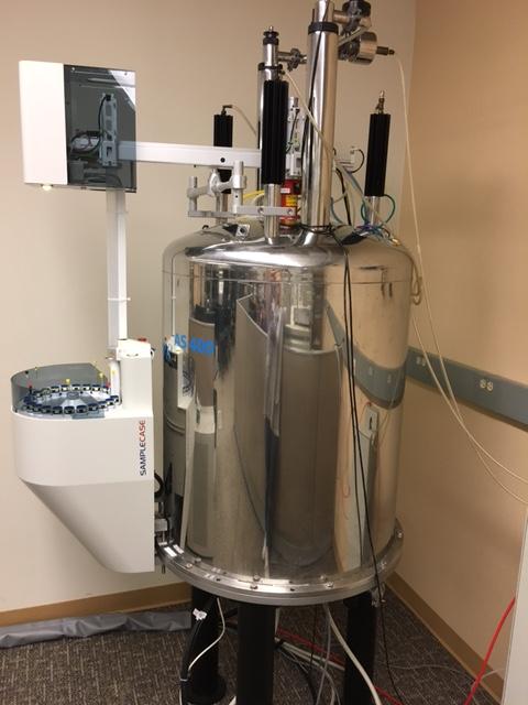 3 1. INTRODUCTION 1.1. Overview of the Bruker 400 NMR Spectrometer The Bruker 400 NMR spectrometer runs in automation, which means that your sample is first placed into one of the 24 positions in the