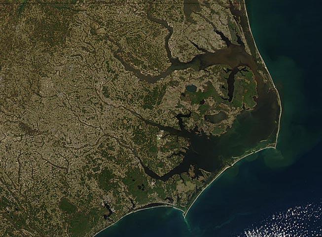 North Carolina s Outer Banks 90% of NC s shoreline is made