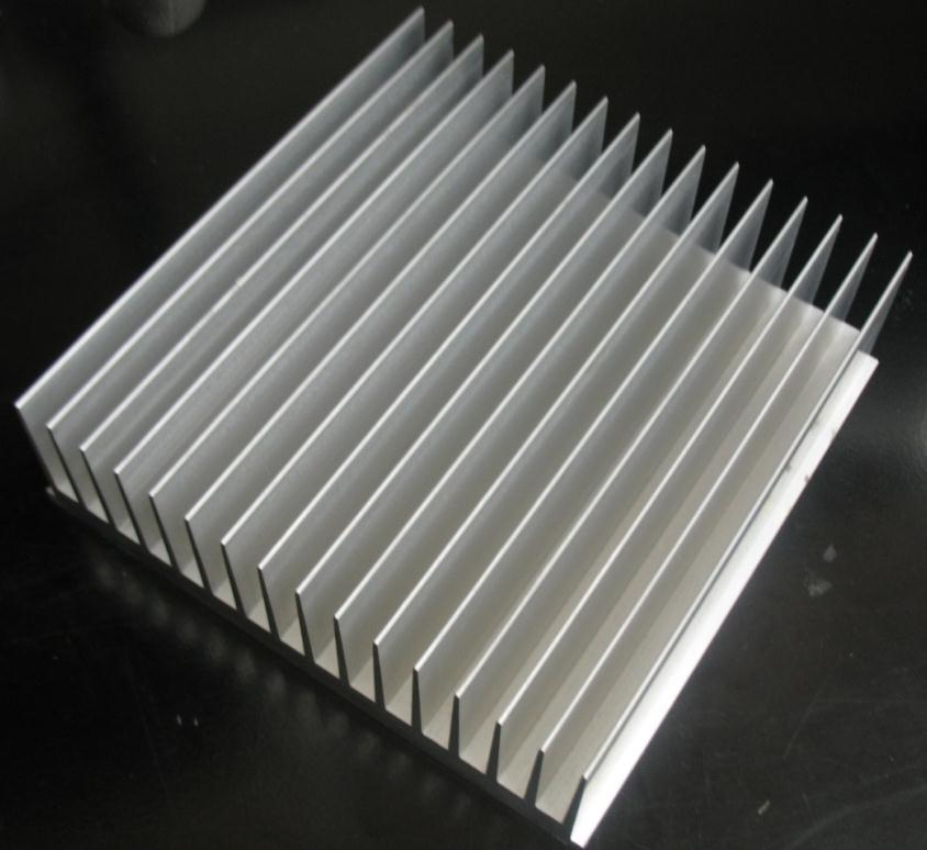 49 Figure 10: Heat Sink Under Study This particular heat sink configuration is common throughout the electronics cooling industry due to its relative simplicity and cost-effective manufacturing