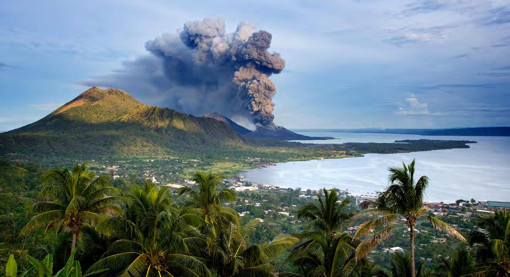 Deadly eruptions The most recent eruptions in Papua New Guinea took place in September 2014, when Mount Tavurvur, in New Britain, erupted. It sent up clouds of ash to a height of 18 kilometres.