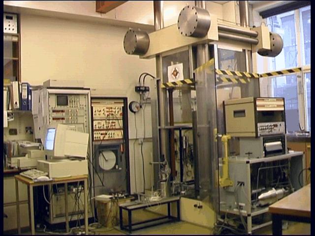 Experimental study using the large-volume triaxial deformation apparatus at UCL Conditions: Drained triaxial tests Constant pore pressure of 20 MPa