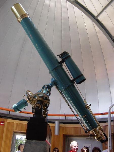 Optical Telescopes - II Refracting Telescopes The refracting telescope forms an image using a lens.