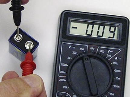 Measuring Voltage Now touch the red probe to (-) Touch the black probe to (+)