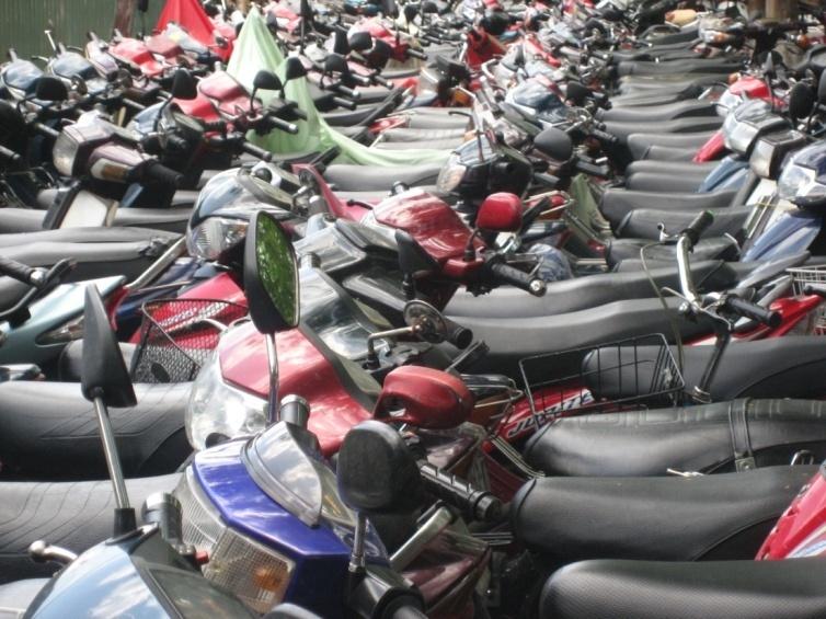 000 motor bikes / 1 car lack