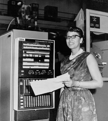 Melba Roy: Human Computer Image: NASA Date: 01.01.1960 In 1960, calculators and personal computers had not yet been invented. Greater than these devices, though, was the human brain.