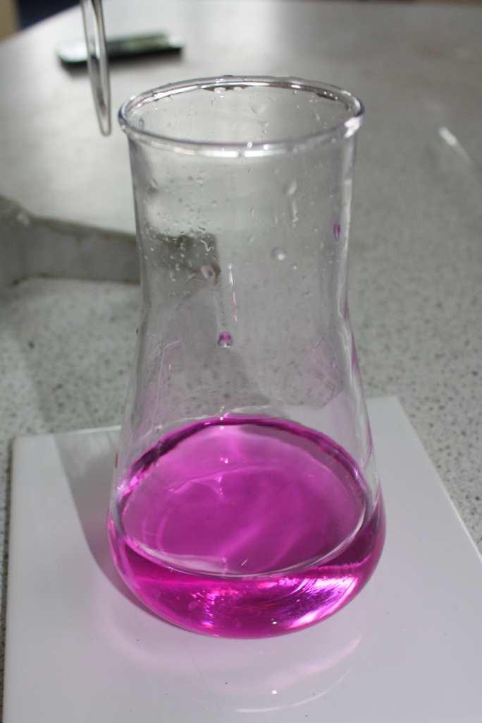 change at end point phenolphthalein (pink to colourless: end