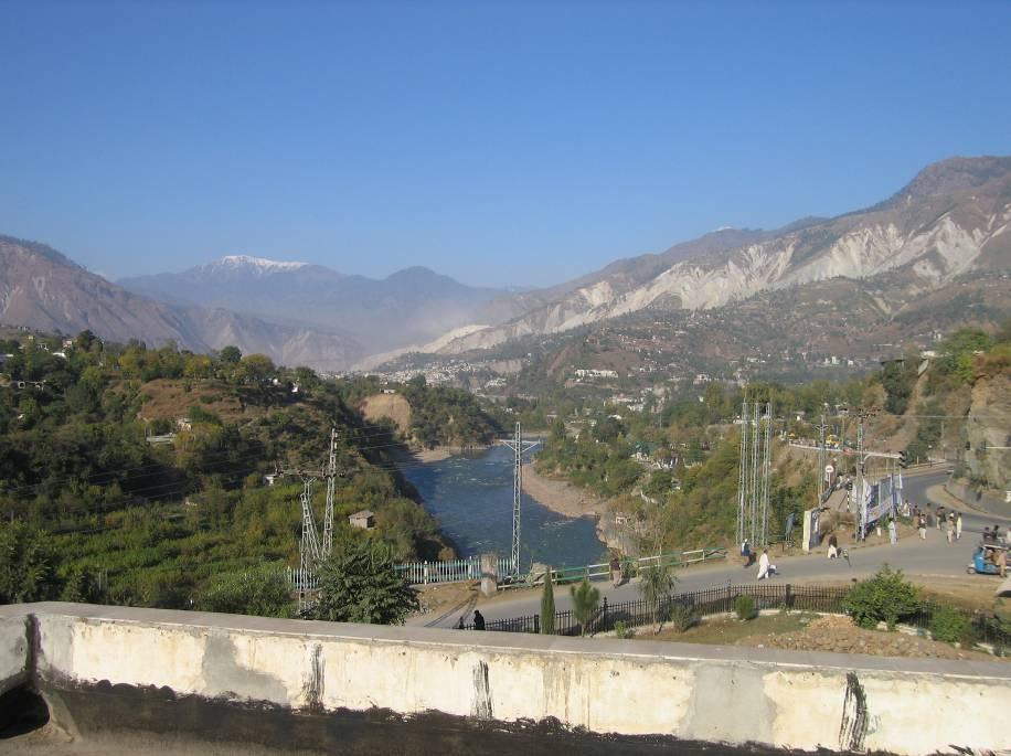 formed adjacent to or over the trace of the fault rupture at the ground surface with a near continuous line of landslides visible from Muzaffarabad through to Balakot (Figure 3).