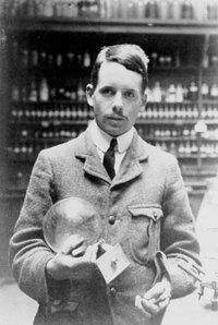 MOSELEY AND THE PERIODIC LAW In 1911 à English scientist Henry Moseley examined