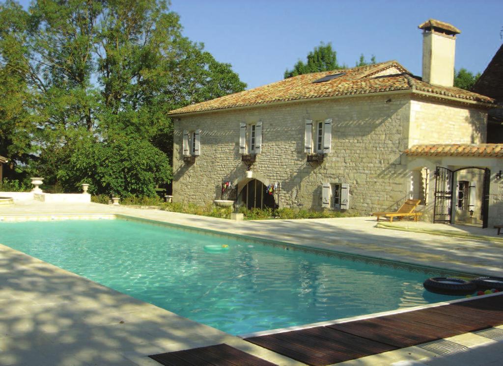 T H E P R O P E R T Y Situated in beautifully landscaped grounds, with a hard tennis court and an enormous 16m x 6m secluded heated pool and leisure terrace, Les Clauzades