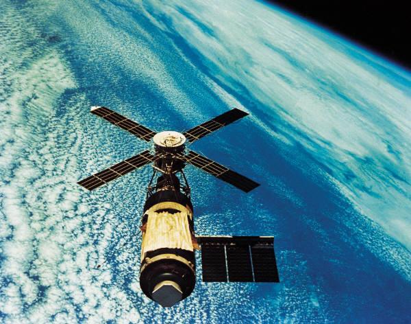 Satellites and Weightlessness Artificial satellites are put into Earth orbit by high accelerations to give them a high tangential speed, v.
