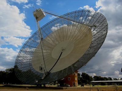 Fast Radio Bursts Thornton+ 13 64m Parkes radio telescope (New South Wales) High Time Resolution Universe (HTRU) Survey High latitude survey (-70 deg < b <