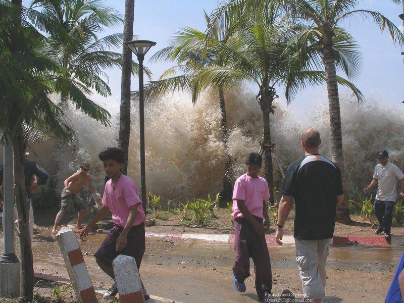 Tsunami http://commons.wikimedia.