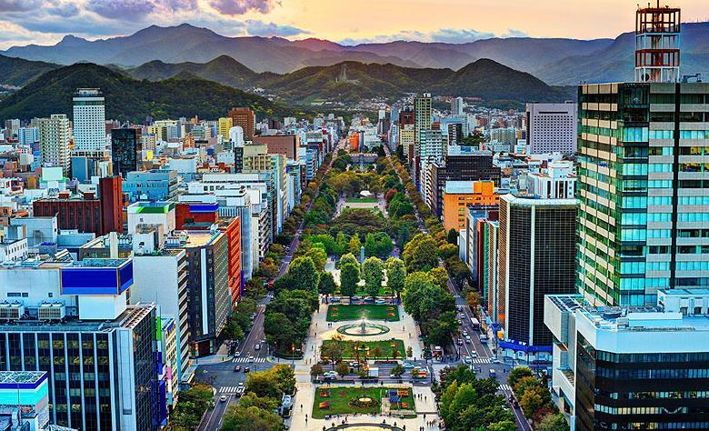 11. SAPPORO (JAPAN) Urban Tourism combined with mountain tourism Rich natural /cultural resources/attractions Well developed infrastructure for megaevents Environmental friendly public space