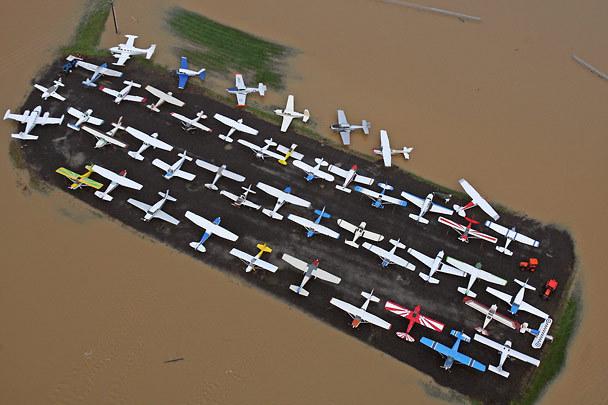 December 1-3, 2007 Flood Airplanes were