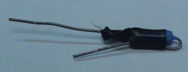 Bend one of the wire leads so that it touches the body of the resistor and secure it with a small piece of electrical tape so that the leads both point in the same direction and the