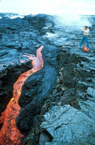 The Volcano That Keeps Erupting The Volcano That Keeps Erupting By Susan LaBella A volcano on the island of Hawaii has been erupting since 1983. The volcano s name is Kilauea (kee-lah-way-ah).