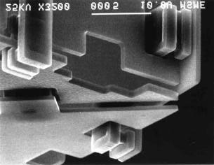 mechanical layers of polysilicon, allowing for such pin-in-staple hinges to be used for plateto-plate connections (Fig. 5) as well as the typical plate-to-substrate connections.